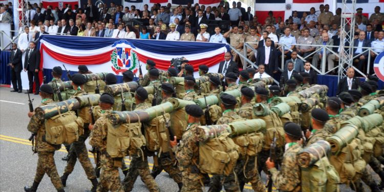 Danilo Medina encabeza desfile militar