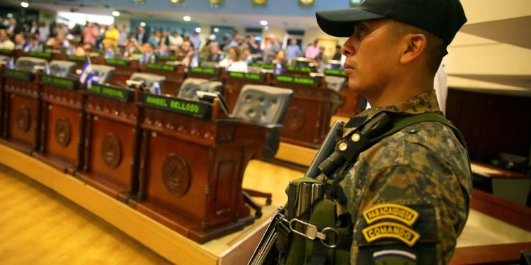 !Choque de poderes¡ Presidente Bukele militariza Congreso de El Salvador