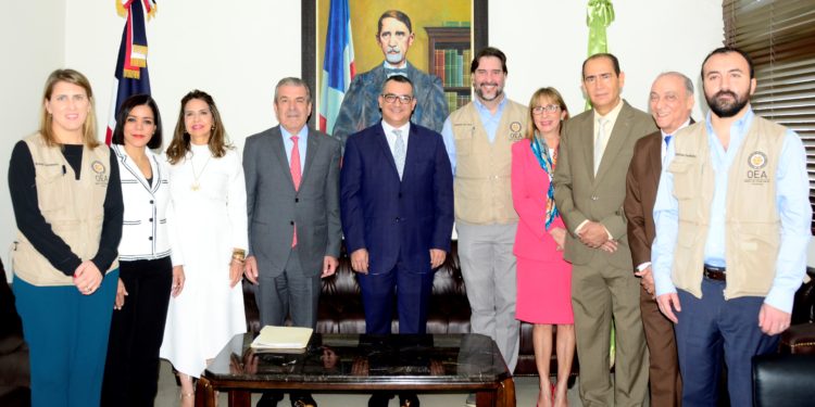 Jueces TSE recibe jefe misión observadores OEA