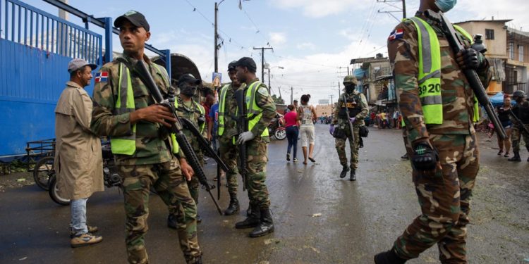 Autoridades intervienen mercado de la Duarte