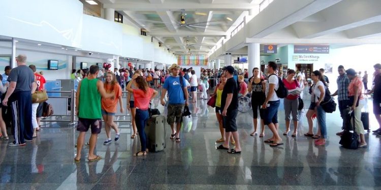 Pasajeros temen contagiarse coronavirus