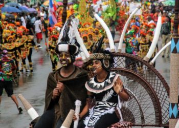 Folclore y color en el carnaval de Santo Domingo 2020