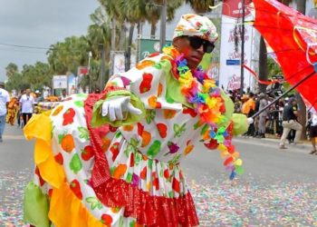 Folclore y color en el carnaval de Santo Domingo 2020