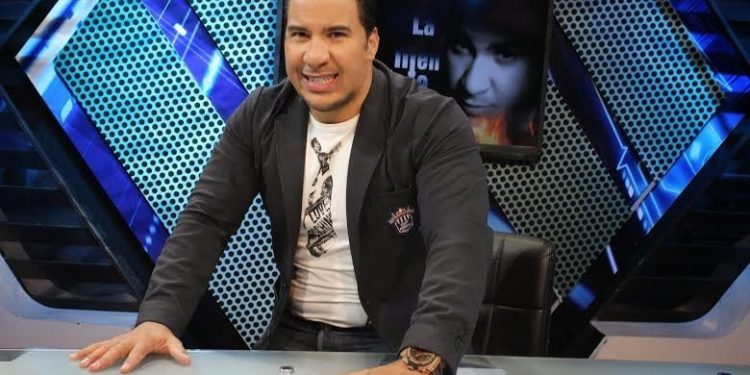 PN apresa numerólogo Cristián Casablanca tras tirar televisor a la calle