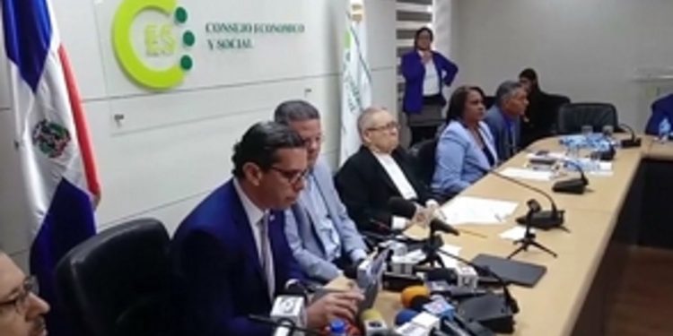 CES y políticos acuerdan incluir representación jóvenes manifestantes al diálogo