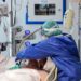 Pacientes terminales por coronavirus dan último adiós a parientes por videollamada