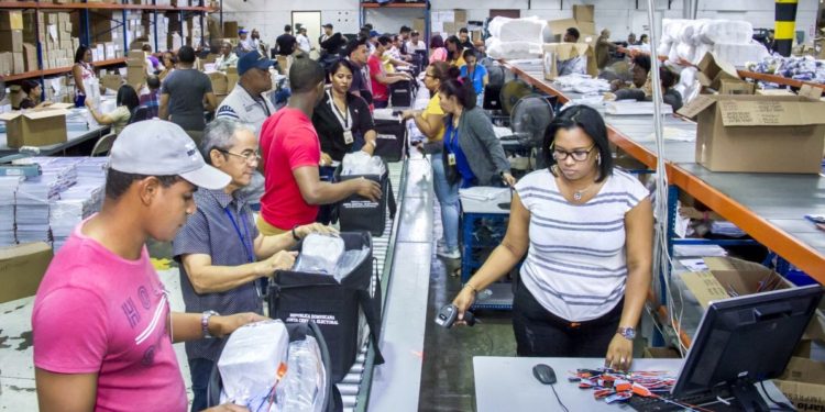 JCE inicia distribución kit electoral a 158 Juntas Electorales