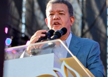 Leonel anuncia compañera de boleta