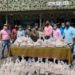 Lenin de la Rosa entrega raciones alimenticias