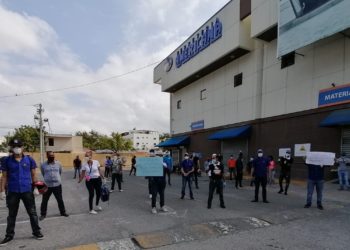 Empleados suspendidos Ferretería Americana reclaman pago quincena