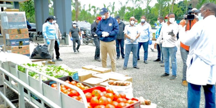 Luis lleva donaciones y operativo fumigación Guerra