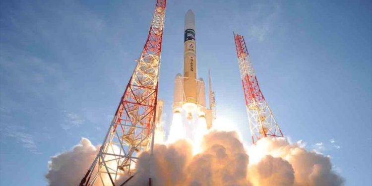 Irán lanza primer satélite militar al espacio