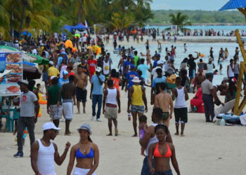 Gobierno prohíbe viajes al interior en Semana Santa