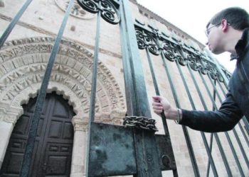 En este ensayo el falso profeta sí cerró la iglesia