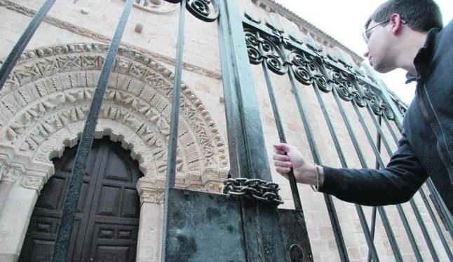 En este ensayo el falso profeta sí cerró la iglesia