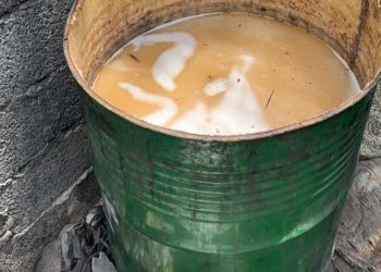 Autoridades apresan siete por elaboración ron adulterado