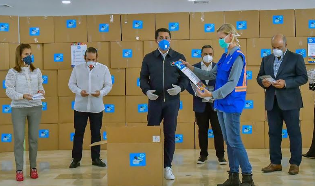 Collado entrega un millón mascarillas y guantes DN