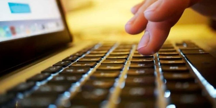 Investigan fotógrafo acusado incurrir delitos sexuales contra menores