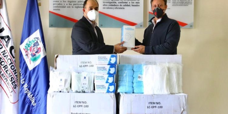 Procurador entrega materiales protección coronavirus