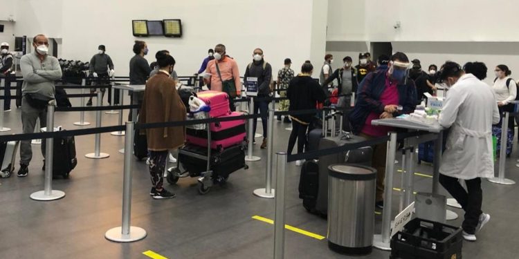 Llegan 125 dominicanos varados México, Japón y Brasil