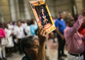 Iglesia católica presenta protocolo reapertura gradual templos