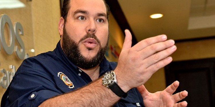 Víctor Gómez Casanova presenta candidatura diputado DN