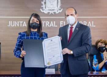 JCE entrega certificados senadores electos