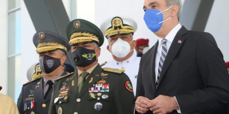 Abinader visita instalaciones C5I