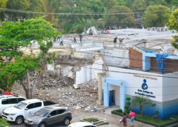 Diputado PRM denuncia CD construye hotel y parqueo no licitó