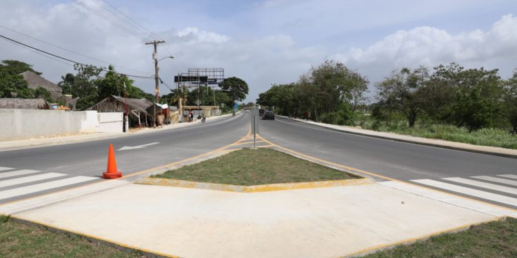 Danilo Medina entrega conjunto de obras viales región Este