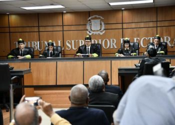 Jueces TSE se reúnen con empresarios
