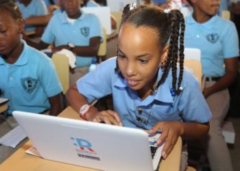 Informe Funglode: «Brecha digital y apagones dificultaría educación a distancia»