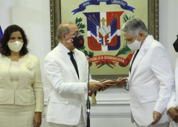 Danilo entrega banda presidencial