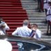A Luis Abinader se le cayó banda presidencial al llegar a Palacio
