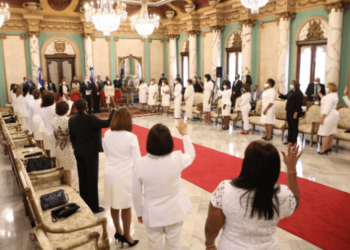 Presidente Abinader juramenta gobernadoras