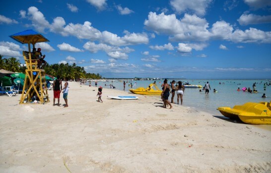Ministro Turismo escucha inquietudes playas Boca Chica, Guayacanes y Juan Dolio