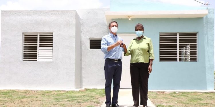 Procuraduría entrega viviendas familias reubicadas por construcción Nueva Victoria