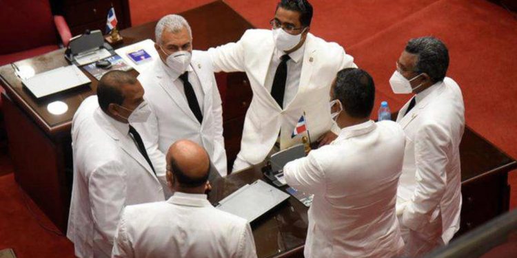 Senadores Dionis y Félix abandonan PLD