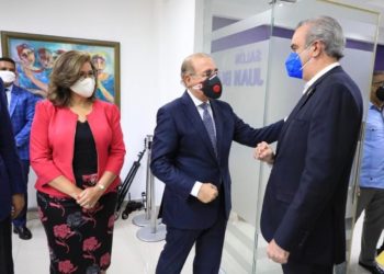 Abinader trata situación país con líderes nacionales