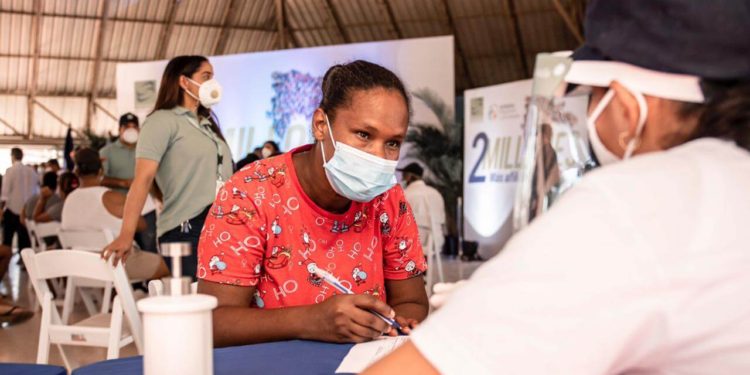 Gobierno incorpora más de 800 mil personas pobres al SENASA