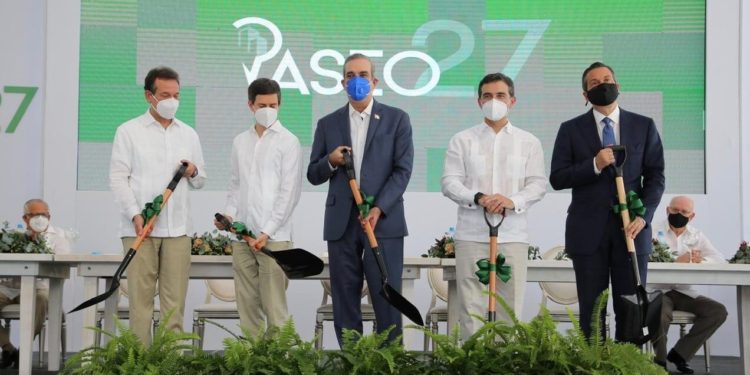 Presidente Abinader encabeza primer palazo Plaza Comercial Paseo 27