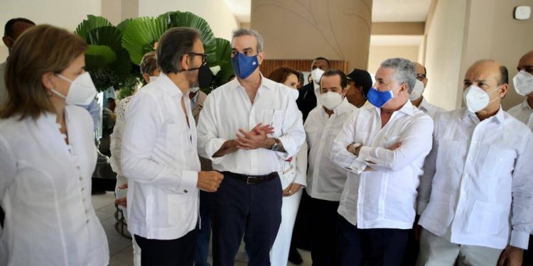 Presidente Abinader se reúne con empresarios turísticos PP