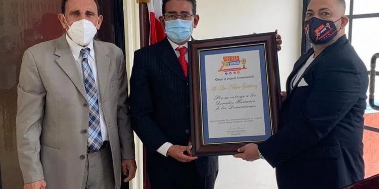 Reconocen a Cruz Jiminián y Nelson Gutiérrez