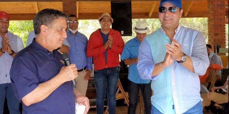 Diputados y dirigentes PLD analizan con Abel Martínez avances Congreso
