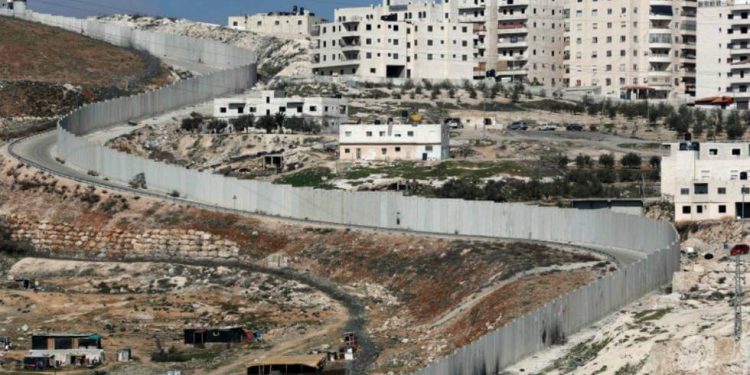 Israel anuncia construcción viviendas aislarían barrios palestinos