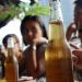 Llama población denunciar venta y erradicar suministro alcohol a menores