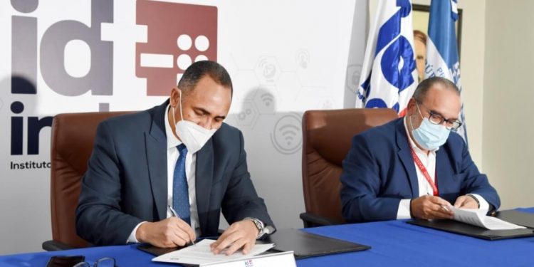 Indotel y Siuben firman acuerdo intercambio datos construcción banda ancha