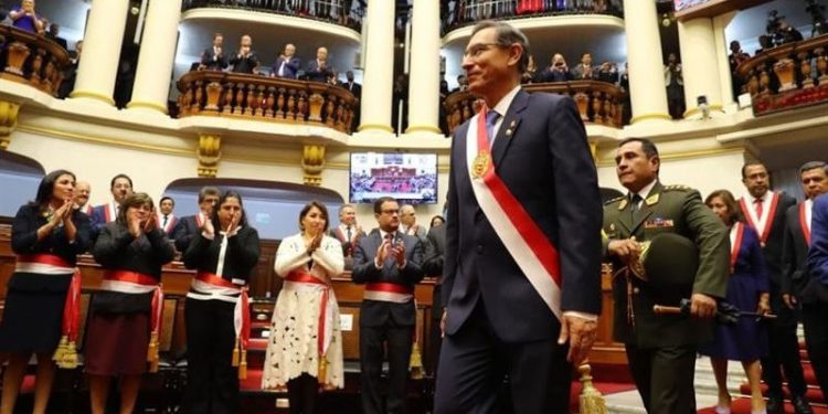 Congreso peruano destituye presidente Martín Vizcarra