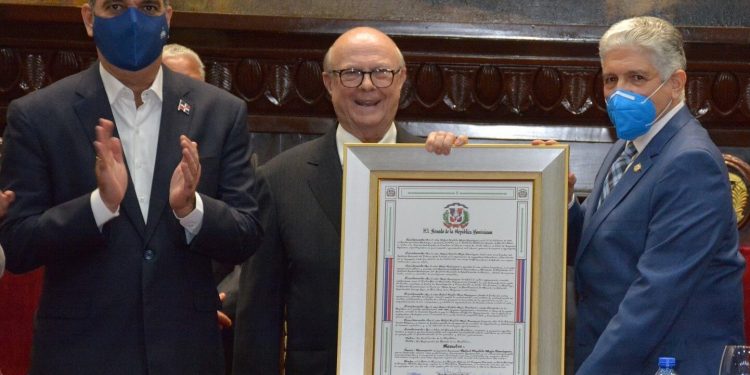 Senado reconoce expresidente Hipólito Mejía
