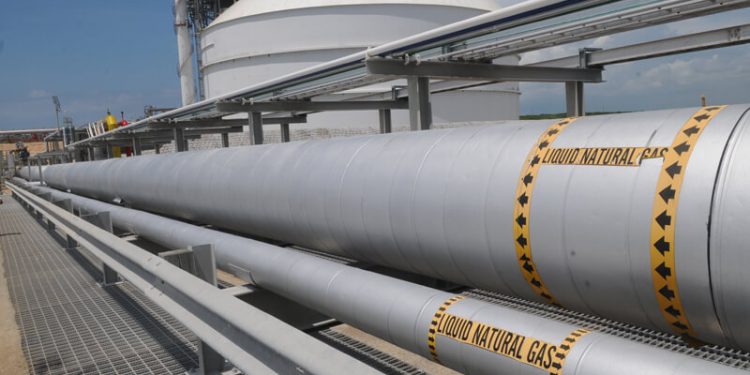 Presidente destaca impacto construcción tanque gas natural en Boca Chica